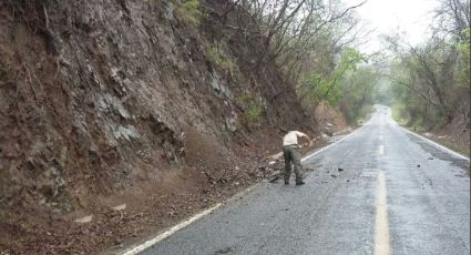 Reportan derrumbe en carretera federal de Jalisco