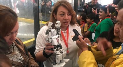 Sin apoyo gubernamental, niños y adolescentes participan en concurso de robótica (VIDEO)