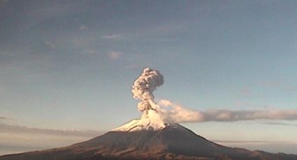 Registran dos explosiones en el volcán Popocatépetl