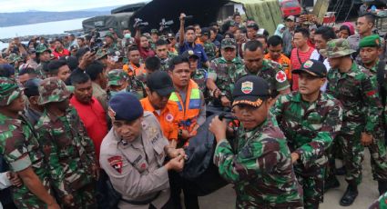 Naufragio deja al menos 192 desaparecidos en Indonesia (VIDEO)