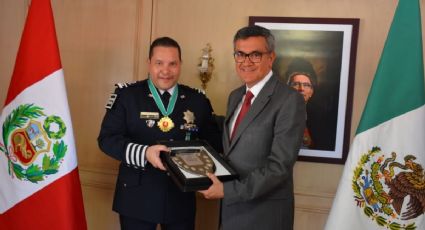Manelich Castilla recibe condecoración del gobierno de Perú