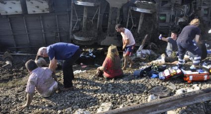 Al menos 10 muertos y 73 lesionados deja descarrilamiento de tren en Turquía 