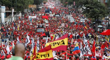 Se manifiestan en Caracas para respaldar a Maduro