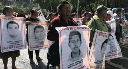 A los padres, no saber de los 43 normalistas “los está matando en vida”: defensores (VIDEO)