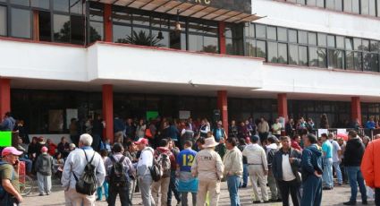 Empleados de Tláhuac realizan paro de labores; exigen fiesta del Día del Trabajador