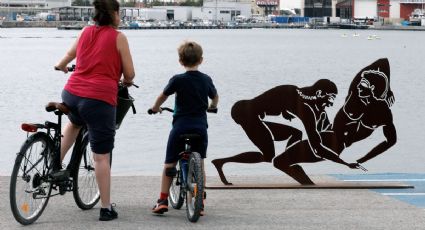 Controversia en España por esculturas sexuales al aire libre (FOTOS)