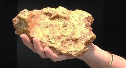 Hombre encuentra roca de oro en Australia