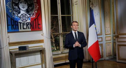 Enviará Macron carta a franceses para tratar de calmar a los “chalecos amarillos”