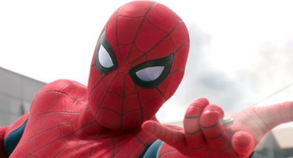 Ex empleado se convierte en "Spiderman" para despedirse de sus colegas (VIDEO)