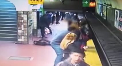 Tras caer a vías del metro, usuarios frenan el tren (VIDEO)