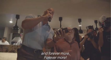 “The Rock” y Danny DeVito se cuelan a una boda en México (VIDEO)