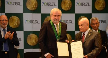 Rector de la UNAM recibe grado de doctor Honoris Causa de universidad sudamericana 