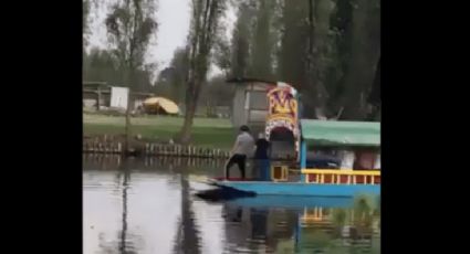 Turistas 'orinan' en lago de Xochimilco y son exhibidos en redes