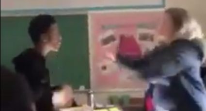 Discusión entre profesora y alumno termina en pelea (VIDEO)