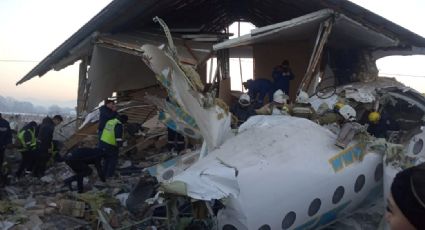 Mueren 15 personas tras desplomarse avión en Kazajistán