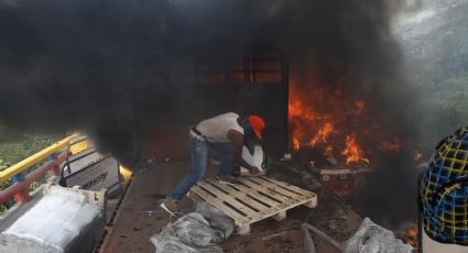 Incendian dos camiones con ayuda humanitaria en la frontera Venezuela-Colombia