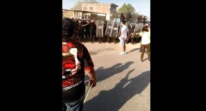 Se enfrenta CNTE con policías en Huetamo, previo a mitin de AMLO (VIDEO)