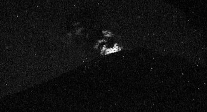 Volcán Popocatépetl emitió ceniza y material incandescente