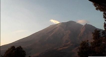 Popocatépetl amanece exhalando gases que se dispersan hacia al Noreste de Puebla