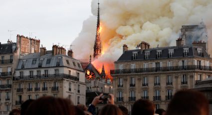 Macron cancela discurso por incendio en Notre Dame de París (VIDEO)