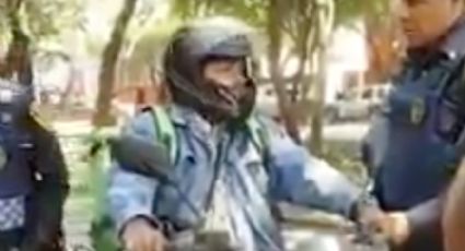 Investigan a policías abusivos con motociclista (VIDEO)