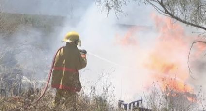 Conafor y autoridades de Protección Civil combaten incendio en Múzquiz