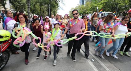 Víctor Hugo Romo participa en marcha orgullo LGBTTTI+