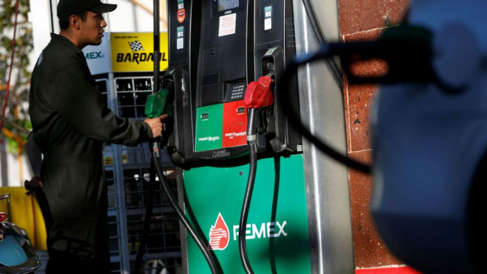 Especialistas dicen que pese a los subsidios, el precio de la gasolina sigue alto.