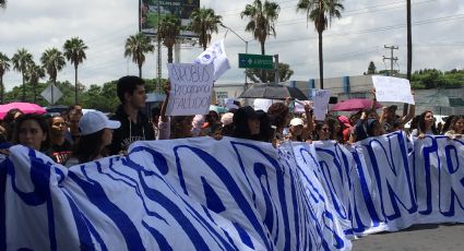 Marchan estudiantes por servicio y tarifa de transporte público en Querétaro