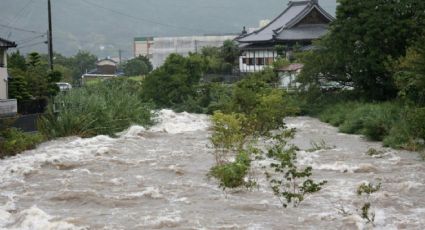 Evacuan a 670 mil personas por lluvias en Japón; hay 2 muertos