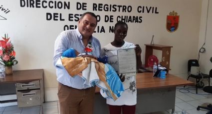 Bebé migrante es oficialmente registrado con el nombre Andrés Manuel López Obrador