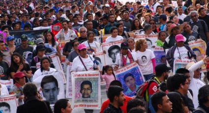 Marchan padres por justicia en caso Ayotzinapa