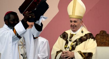 Papa Francisco visita a enfermos de sida en Mozambique