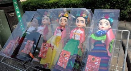 Tras vender muñecas “Friditas”, abuelita se hace viral