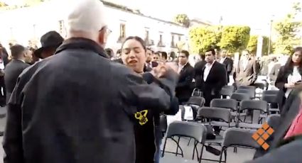 Seguidor de Mireles golpea a joven que le grita "pederasta" (VIDEO)