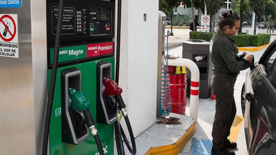 Hacienda anuncia disminución general de subsidio a las gasolinas.