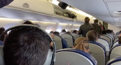 Familia se baja del avión en el que iba AMLO (VIDEO)