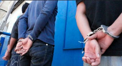 Detienen a 3 hombres por presunta venta de droga en Azcapotzalco