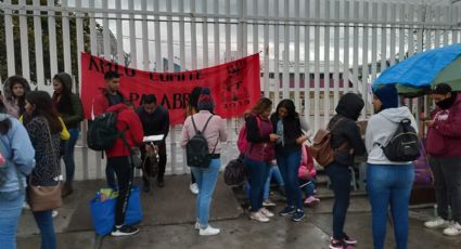Normalistas toman Secretaría de Educación en Michoacán