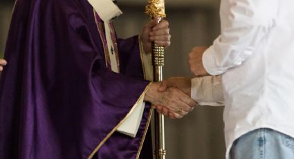 Amenaza presunto ZETA a sacerdote en plena misa