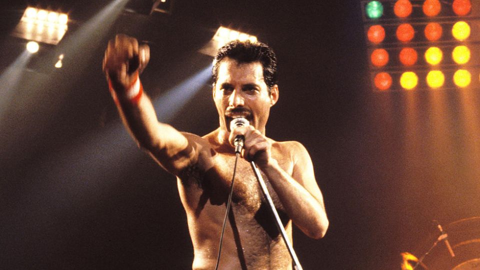Freddie Mercury, vocalista de la banda Queen.