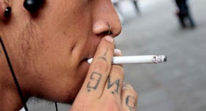 Fumar no ayuda a protegerse del COVID-19: OMS