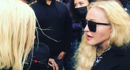 En muletas, Madonna acude a protestas contra racismo