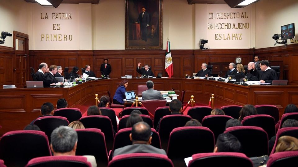 Ministros de la SCJN, entre ellos, Loretta Ortiz, rechazan la propuesta de AMLO de que sean electos.