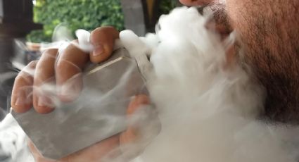 Fumadores de cigarros electrónicos con más riesgo de contraer Covid-19