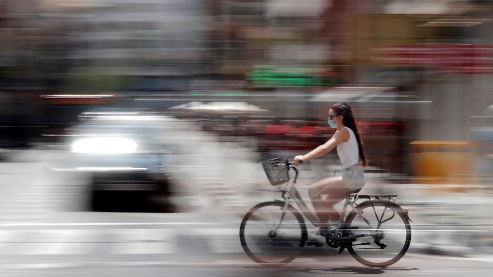 Investigador de la UNAM dice que ante el alza en el uso de bicis y motos y los accidentes generados, obliga a cambios en el reglamento de tránsito.