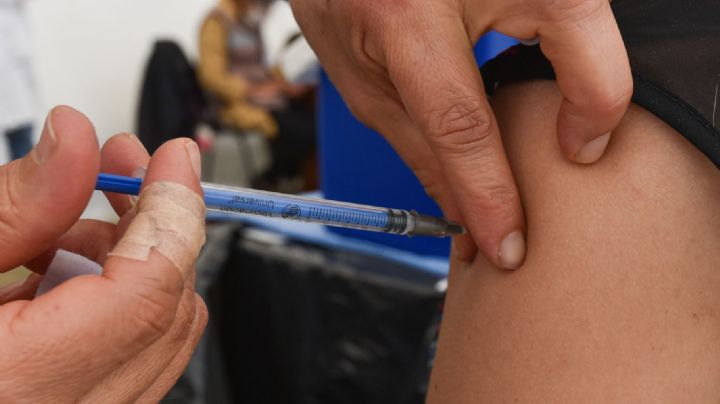 Paciencia piden a doctores que aún no son vacunados