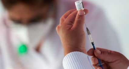 Inician aplicación de vacuna contra Covid a trabajadores de salud del sector privado