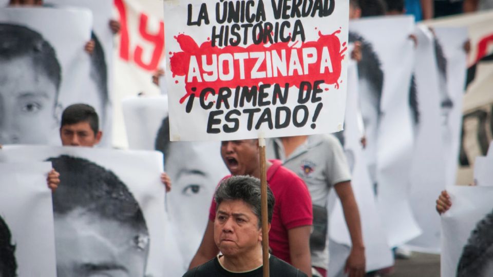 Detienen a un general vinculado con el tema de los estudiantes de Ayotzinapa.