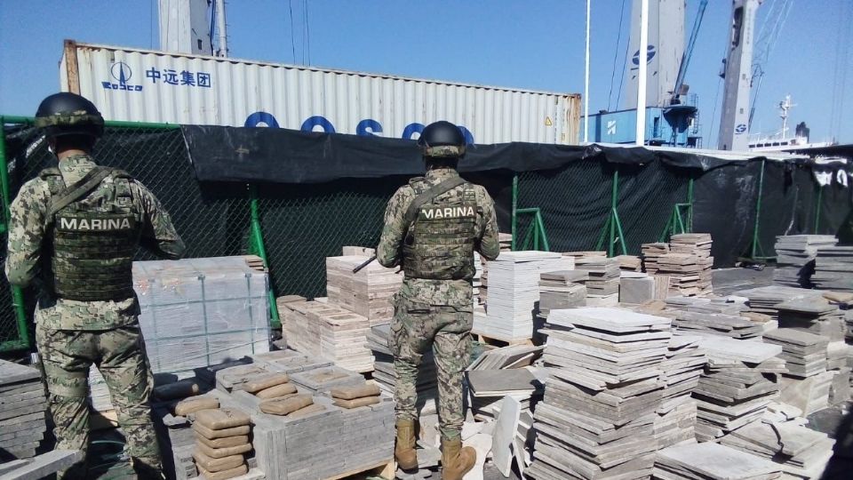 Semar destaca decomisos de presunta droga en zonas federales.